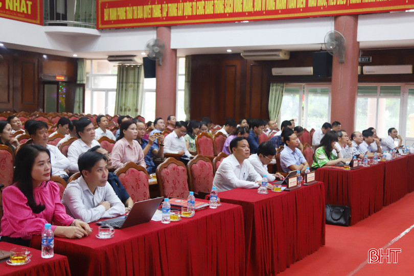Đại biểu tham dự hội nghị.