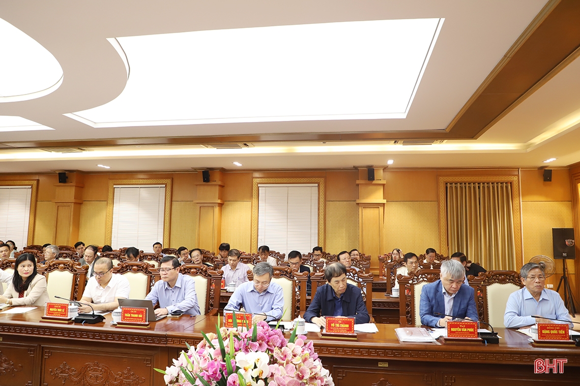 Tư vấn, bàn giải pháp đưa kinh tế Hà Tĩnh tăng trưởng và phát triển bền vững