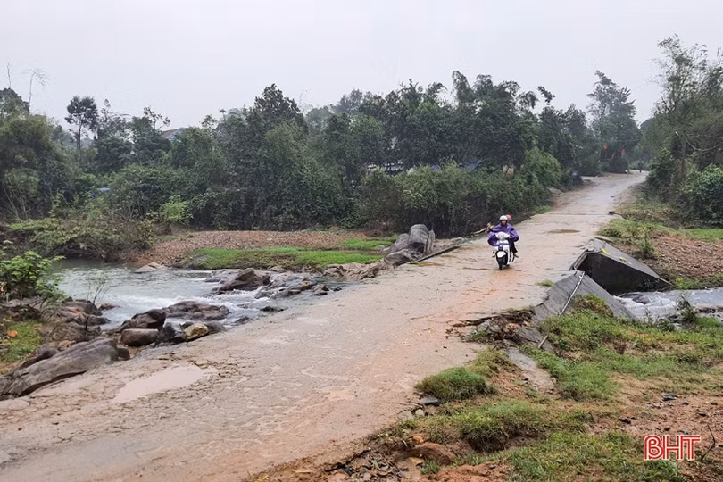 Hạ tầng giao thông yếu kém, nhiều xã ở huyện phía Nam Hà Tĩnh khó đạt chuẩn nông thôn mới