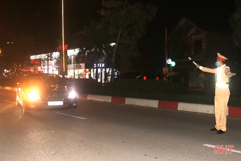 Công an TP Hà Tĩnh xử phạt 7 trường hợp tài xế vi phạm nồng độ cồn