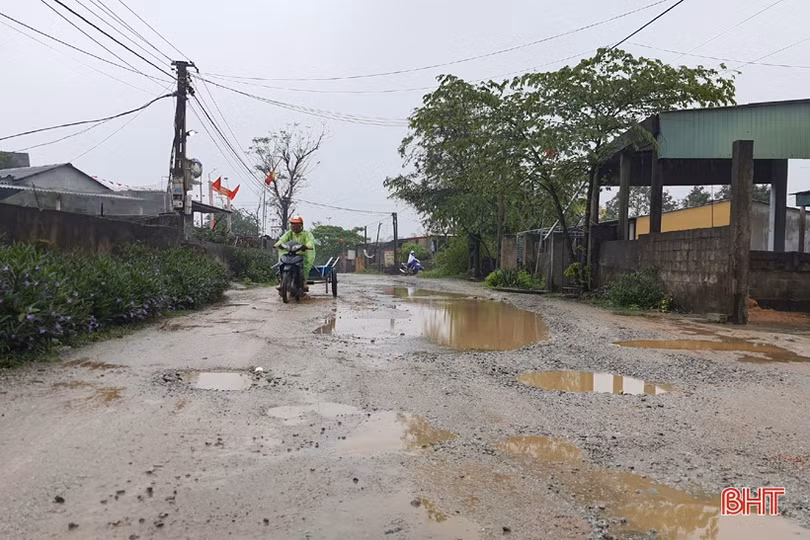 Hạ tầng giao thông yếu kém, nhiều xã ở huyện phía Nam Hà Tĩnh khó đạt chuẩn nông thôn mới