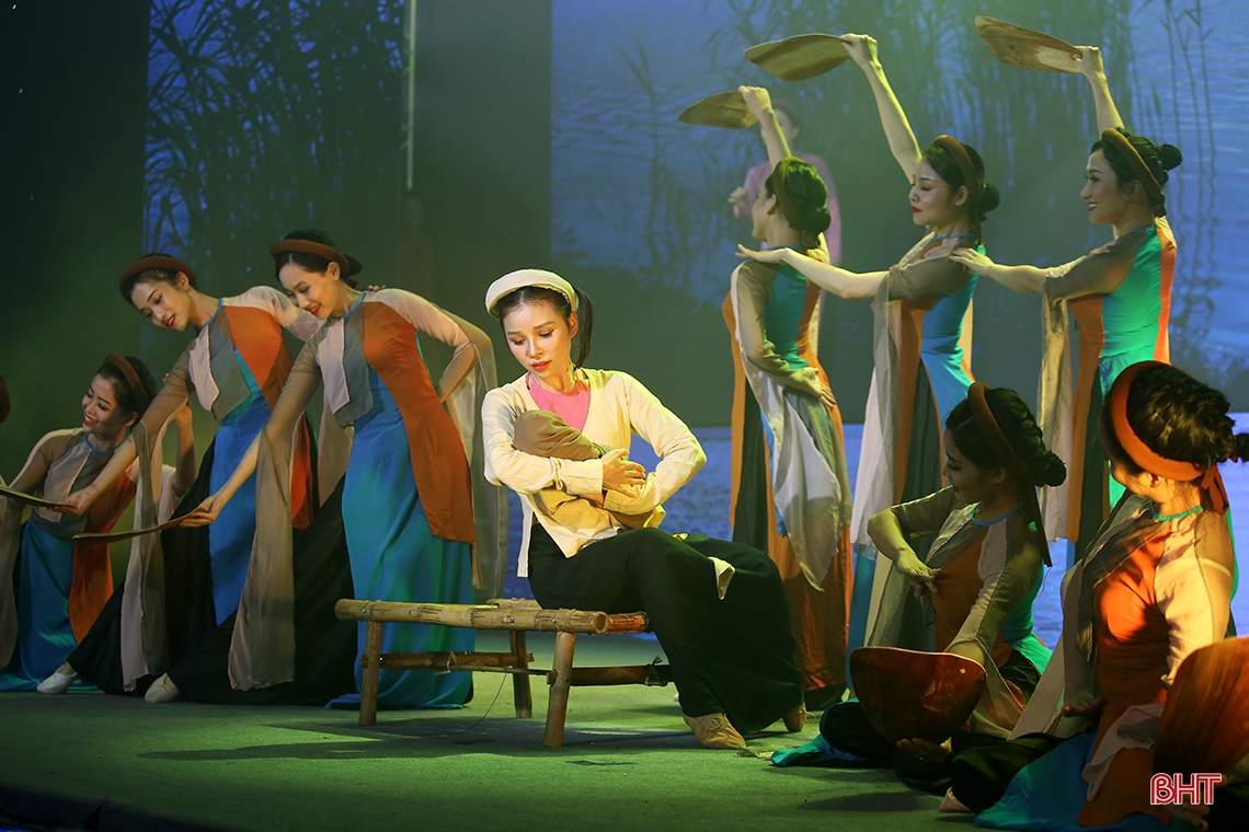 Xúc động và ấn tượng chương trình nghệ thuật “Nguyễn Du, trăm năm trong cõi…”