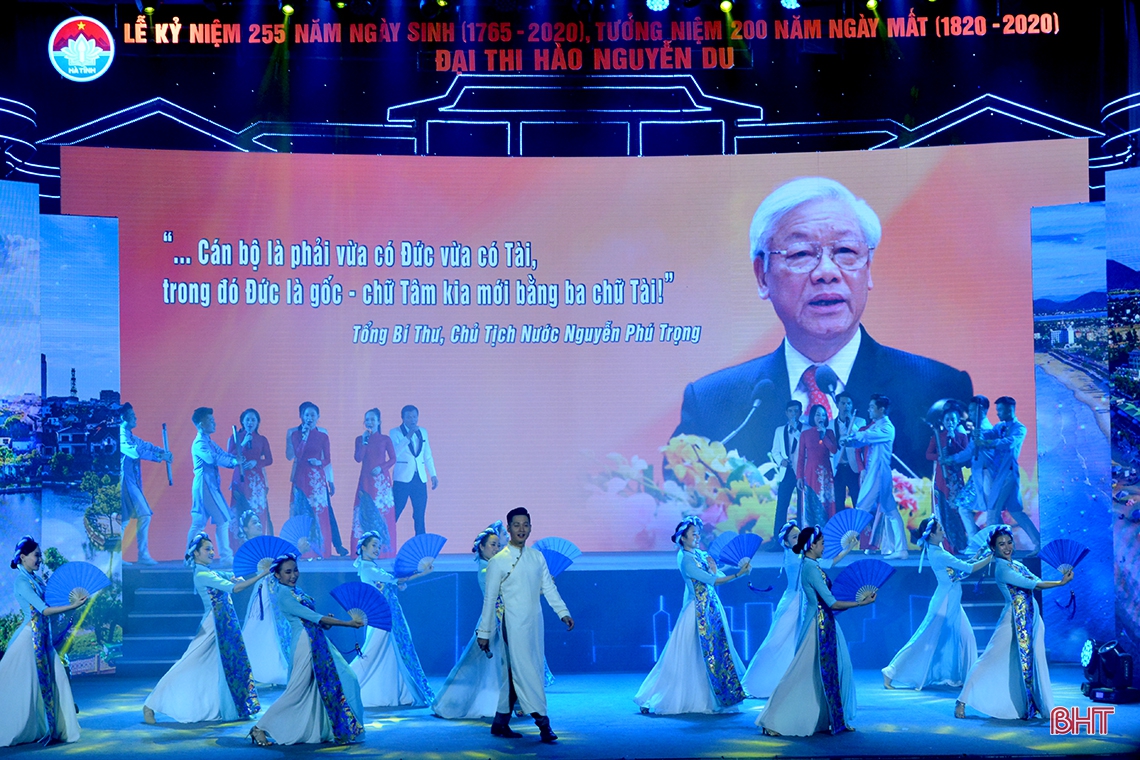 Xúc động và ấn tượng chương trình nghệ thuật “Nguyễn Du, trăm năm trong cõi…”
