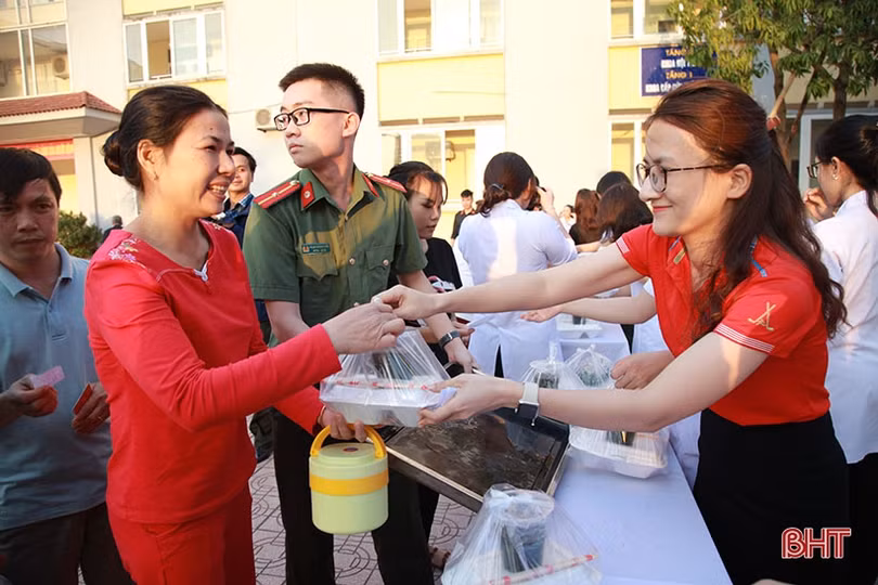 Ấm áp chương trình “Mùa xuân yêu thương” với bệnh nhân nghèo Hà Tĩnh