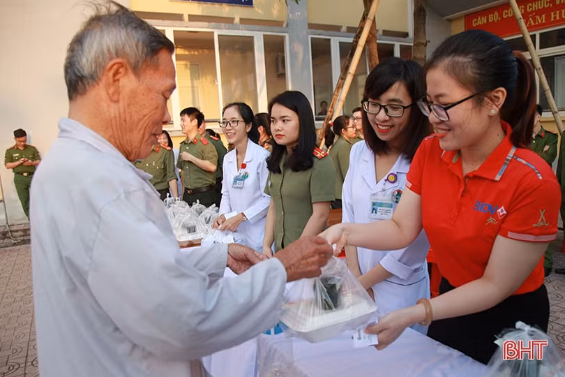 Ấm áp chương trình “Mùa xuân yêu thương” với bệnh nhân nghèo Hà Tĩnh