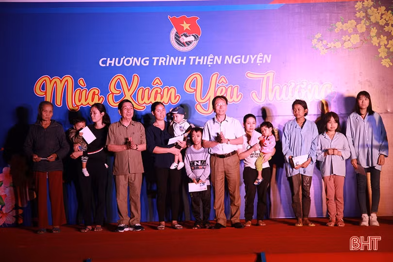 Ấm áp chương trình “Mùa xuân yêu thương” với bệnh nhân nghèo Hà Tĩnh