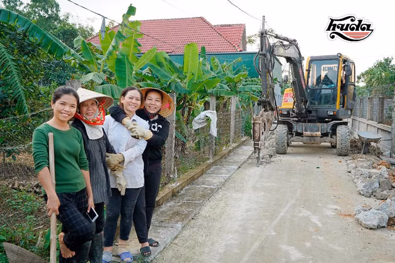 Người dân thị trấn Nghèn vui mừng đón nước sạch được Huda khơi nguồn