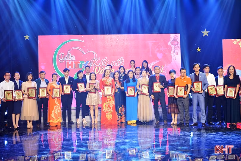 Gala “HTTV - Kết nối Vòng tay nhân ái” huy động hơn 500 triệu đồng giúp đỡ các hoàn cảnh khó khăn