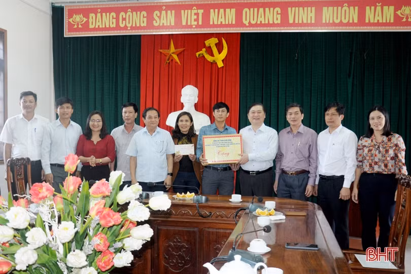 Chủ nhiệm Ủy ban KHCN&MT của Quốc hội chúc Tết tại Can Lộc