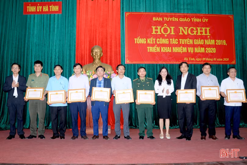 Tăng cường bảo vệ nền tảng tư tưởng của Đảng, phản bác các quan điểm sai trái, thù địch