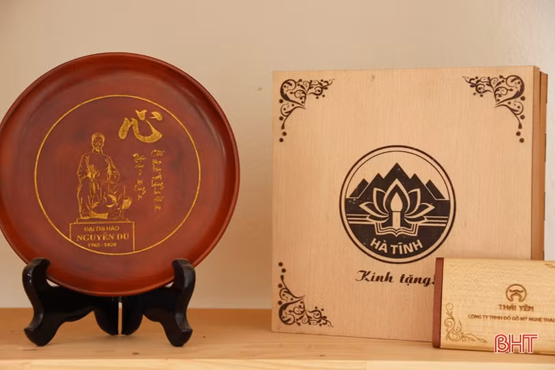 Tinh tế những món đồ lưu niệm của làng mộc nổi tiếng ở Hà Tĩnh