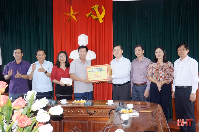 Chủ nhiệm Ủy ban KHCN&MT của Quốc hội chúc Tết tại Can Lộc