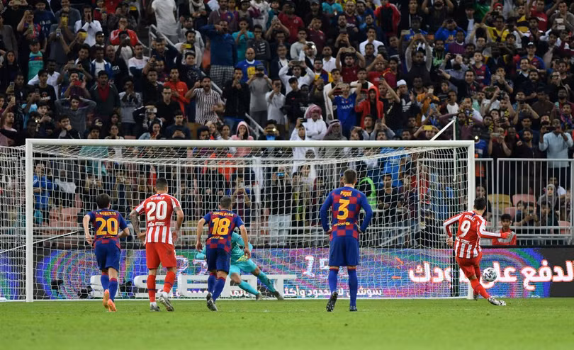 Hai lần bị từ chối bàn thắng, Barca lỡ hẹn Real ở chung kết Siêu cúp