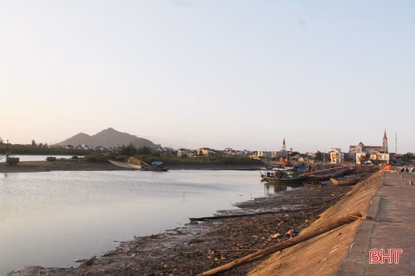 Ra khơi đầu năm mới, ngư dân Hà Tĩnh trúng đậm cá cơm