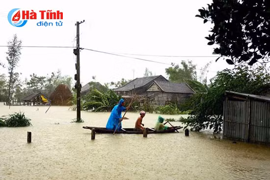 nuoc lu len cao nhieu dia phuong o ha tinh dang bi co lap