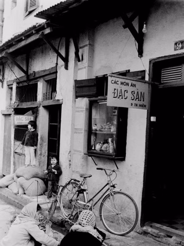 ha noi thoi bao cap qua anh nha ngoai giao anh