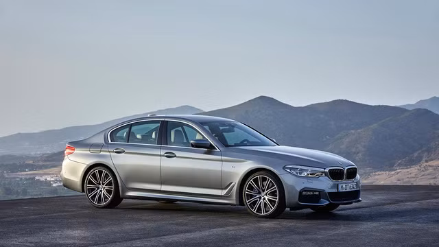 mercedes benz e class 2017 goi bmw 5 series the he moi tra loi