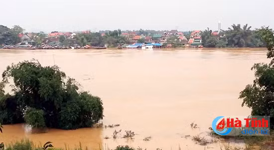 hang ngan ho dan ha tinh van dang bi co lap