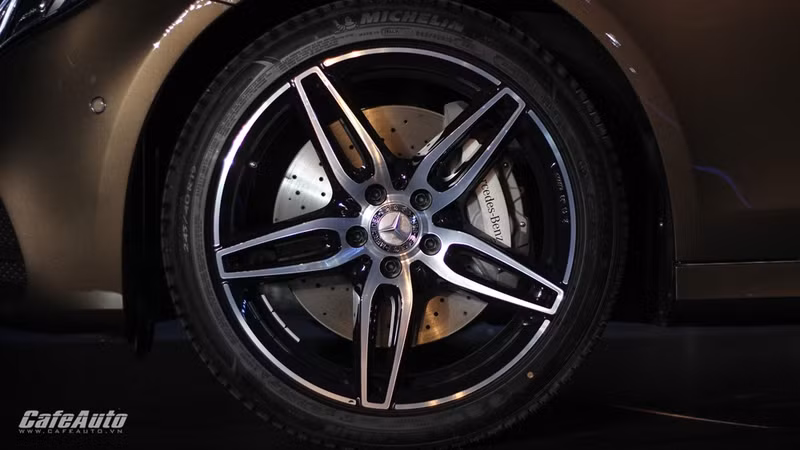 Mercedes-Benz E-Class 2017 chính thức ra mắt thị trường Việt ảnh 10 mercedes benz e class 2017 chinh thuc ra mat thi truong viet