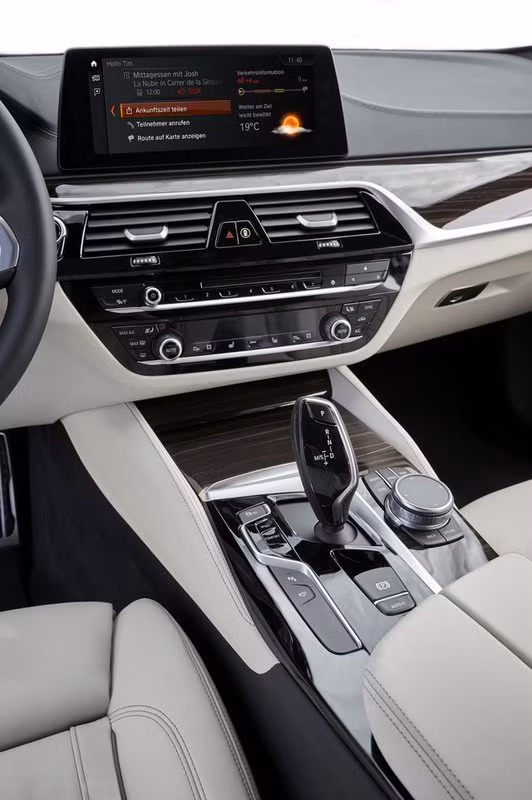 mercedes benz e class 2017 goi bmw 5 series the he moi tra loi
