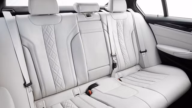 mercedes benz e class 2017 goi bmw 5 series the he moi tra loi