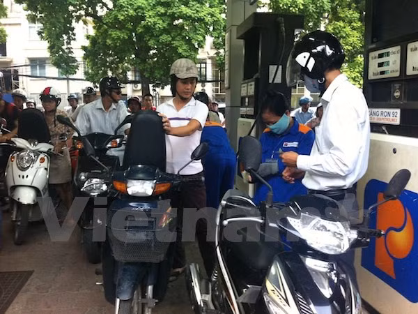 bo tai chinh phu nhan viec thue chiem qua nua gia xang dau