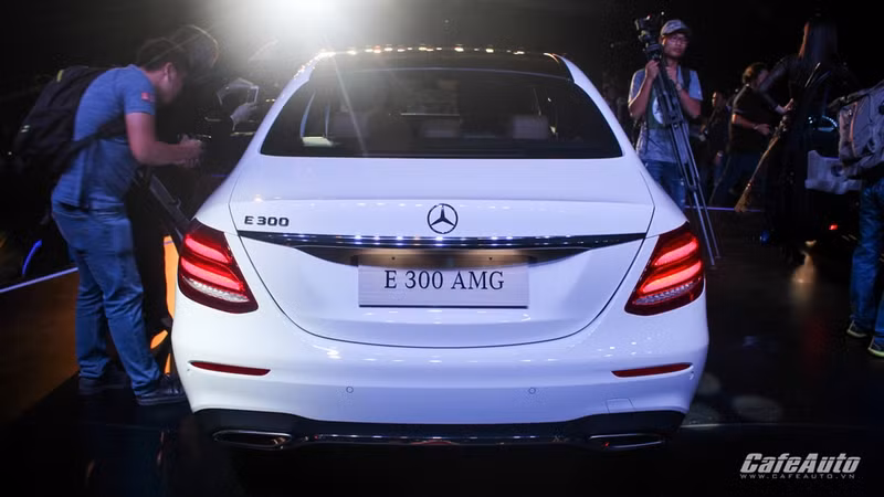 Mercedes-Benz E-Class 2017 chính thức ra mắt thị trường Việt ảnh 8 mercedes benz e class 2017 chinh thuc ra mat thi truong viet