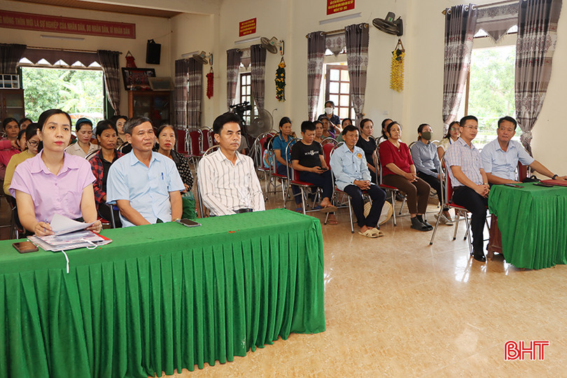 Đại biểu tham dự khai giảng lớp đào tạo nghề.