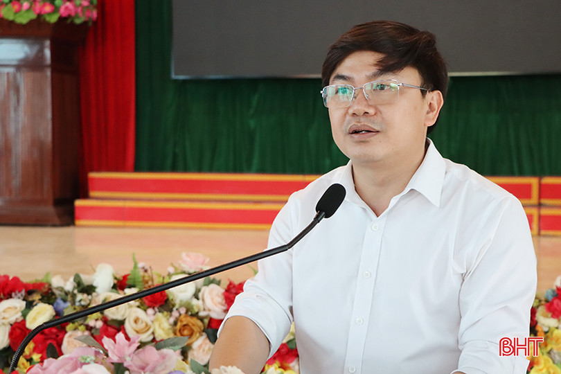 Phó Chủ tịch UBND huyện Cẩm Xuyên Lê Ngọc Hà kết luận hội nghị.