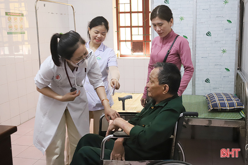 Qua thăm khám, bệnh nhân sẽ được cấp thuốc điều trị bệnh thông thường. Đối với các bệnh nhân cần nằm điều trị, tuỳ vào từng mức độ khác nhau, CLB sẽ giới thiệu đến các bệnh viện.