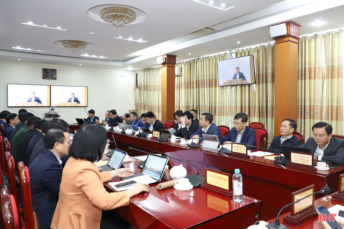 Đại biểu tham dự hội nghị tại điểm cầu Hà Tĩnh.