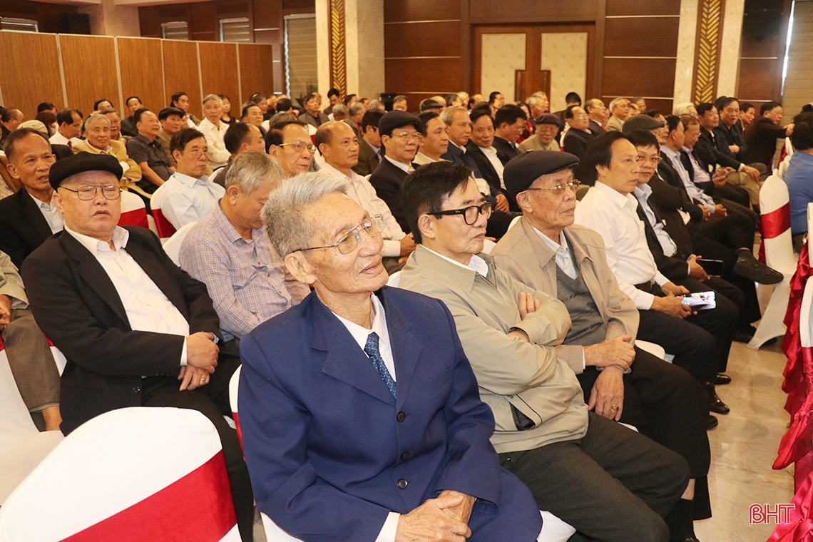 Hà Tĩnh gặp mặt nguyên cán bộ cốt cán tỉnh qua các thời kỳ đã nghỉ hưu