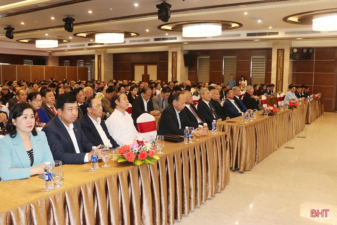 Hà Tĩnh gặp mặt nguyên cán bộ cốt cán tỉnh qua các thời kỳ đã nghỉ hưu
