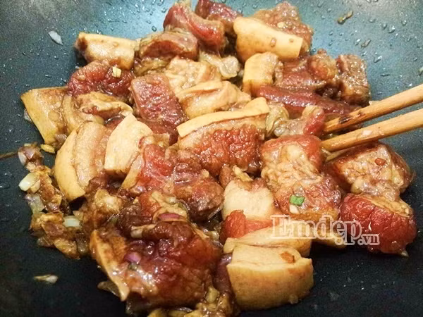 thit kho mang cu dam da de an