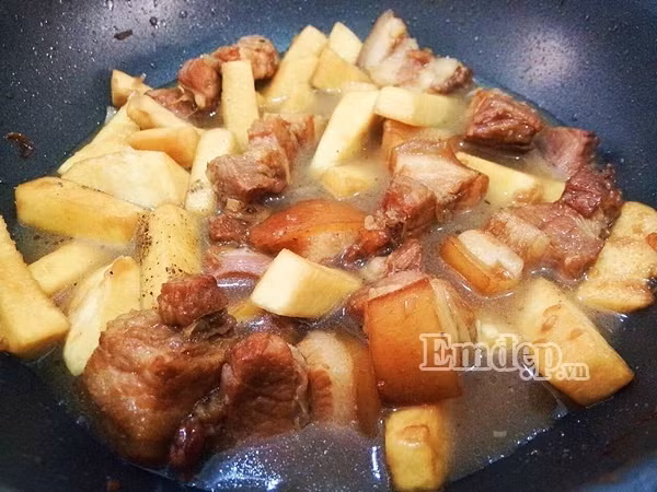 thit kho mang cu dam da de an