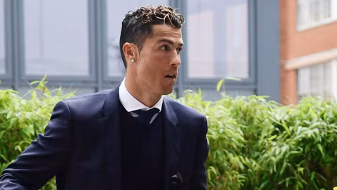 ronaldo khong xuong nuoc truoc cao buoc tron thue