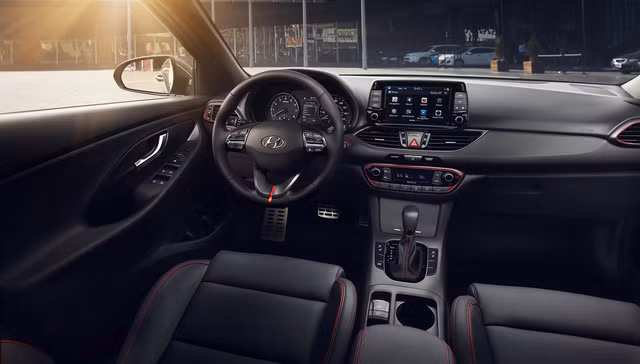 xe gia dinh voi cop sieu rong hyundai elantra gt 2018 co gia tot