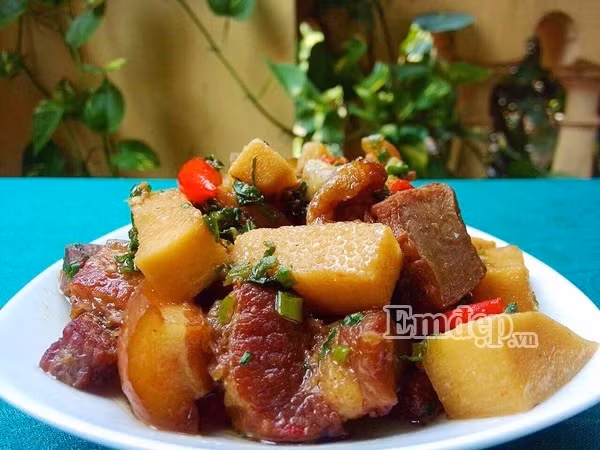 thit kho mang cu dam da de an
