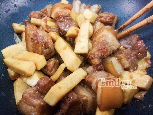 thit kho mang cu dam da de an