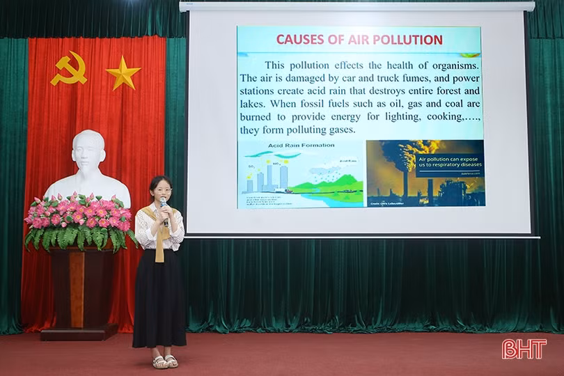 Sinh viên Đại học Hà Tĩnh tranh tài hùng biện tiếng Anh 
