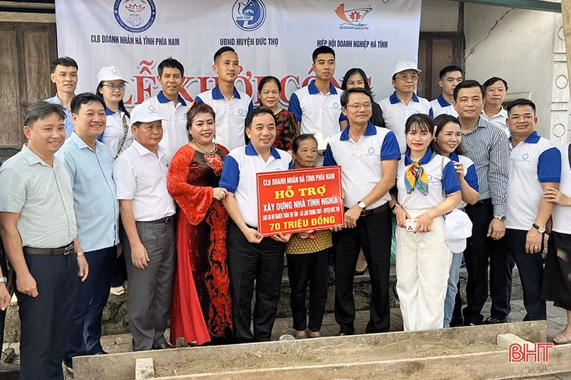 CLB Doanh nhân Hà Tĩnh phía Nam hỗ trợ xây nhà tình nghĩa ở Đức Thọ