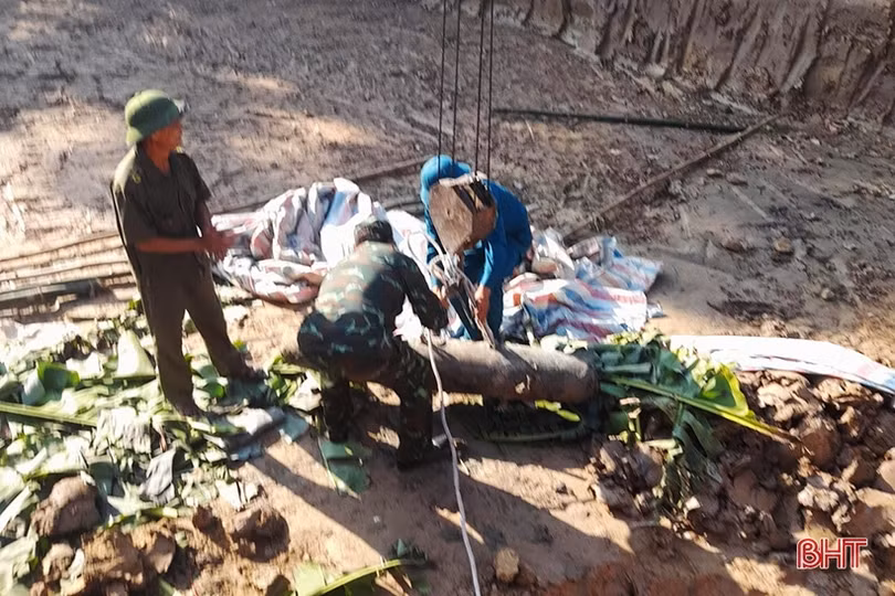 Hà Tĩnh: Đào đất làm nhà, phát hiện bom xuyên phá