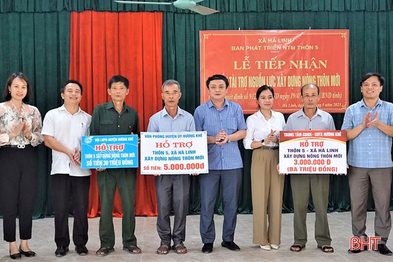Thôn nghèo Hương Khê được hỗ trợ gần 210 triệu đồng xây dựng nông thôn mới