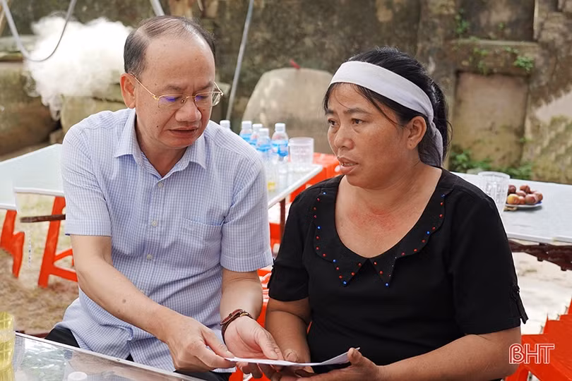 Lãnh đạo Nghi Xuân thăm hỏi gia đình có người thân gặp nạn trên biển 