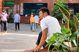 Khói thuốc lá vẫn tràn lan nơi công cộng 