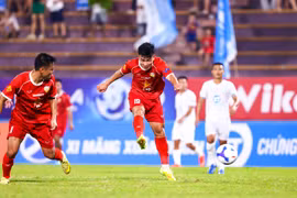Ban huấn luyện đội bóng núi Hồng khuyến khích các học trò tự tin dứt điểm từ xa ở những trận đấu tới. Ảnh HLHT FC.