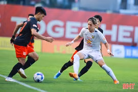 Thất bại trước Ninh Bình FC, Hồng Lĩnh Hà Tĩnh xếp thứ 8 mùa giải 2025/2026