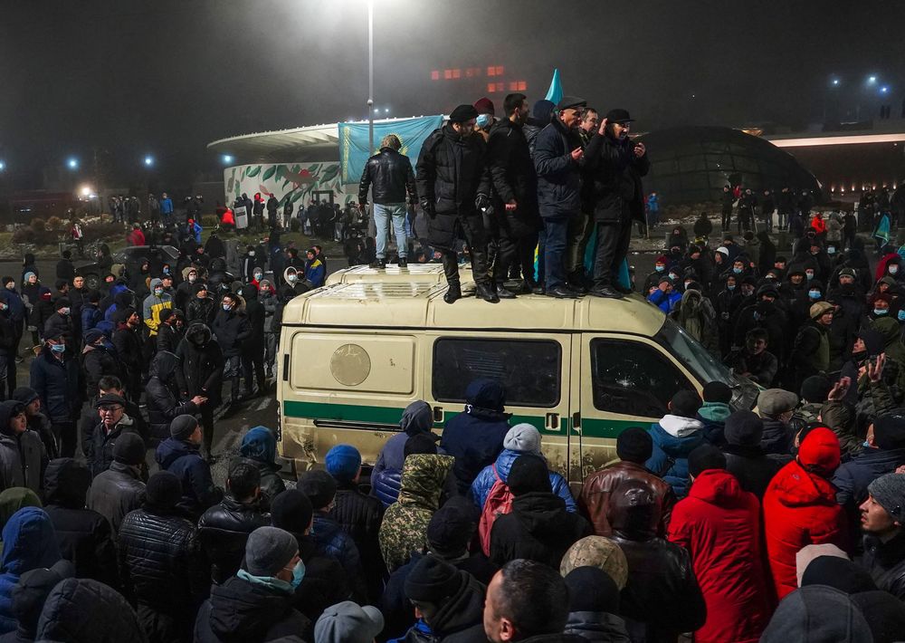 Điều gì đẩy Kazakhstan vào cảnh chìm trong khói lửa?