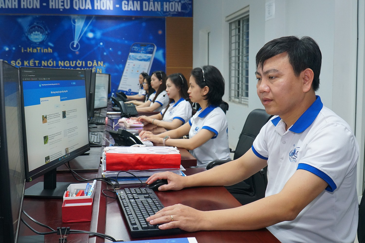 Đơn vị vận hành rà soát thông tin, liên hệ người dân bổ sung nội dung và chuyển phản ánh đến cơ quan có thẩm quyền xử lý.