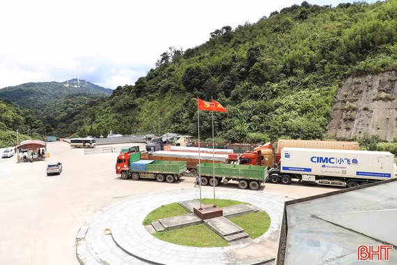 Hải quan Cầu Treo "về đích" thu ngân sách trước 4 tháng